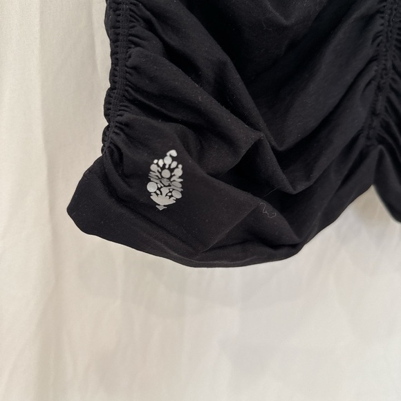 Free People Movement stretch ruched black soft Vneck workout tank top M/L NWOT - Picture 3 of 5